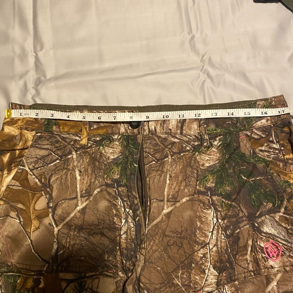 Game Winner Ladies Large Camo Pants, Excellent Condition real tree - Picture 4 of 6